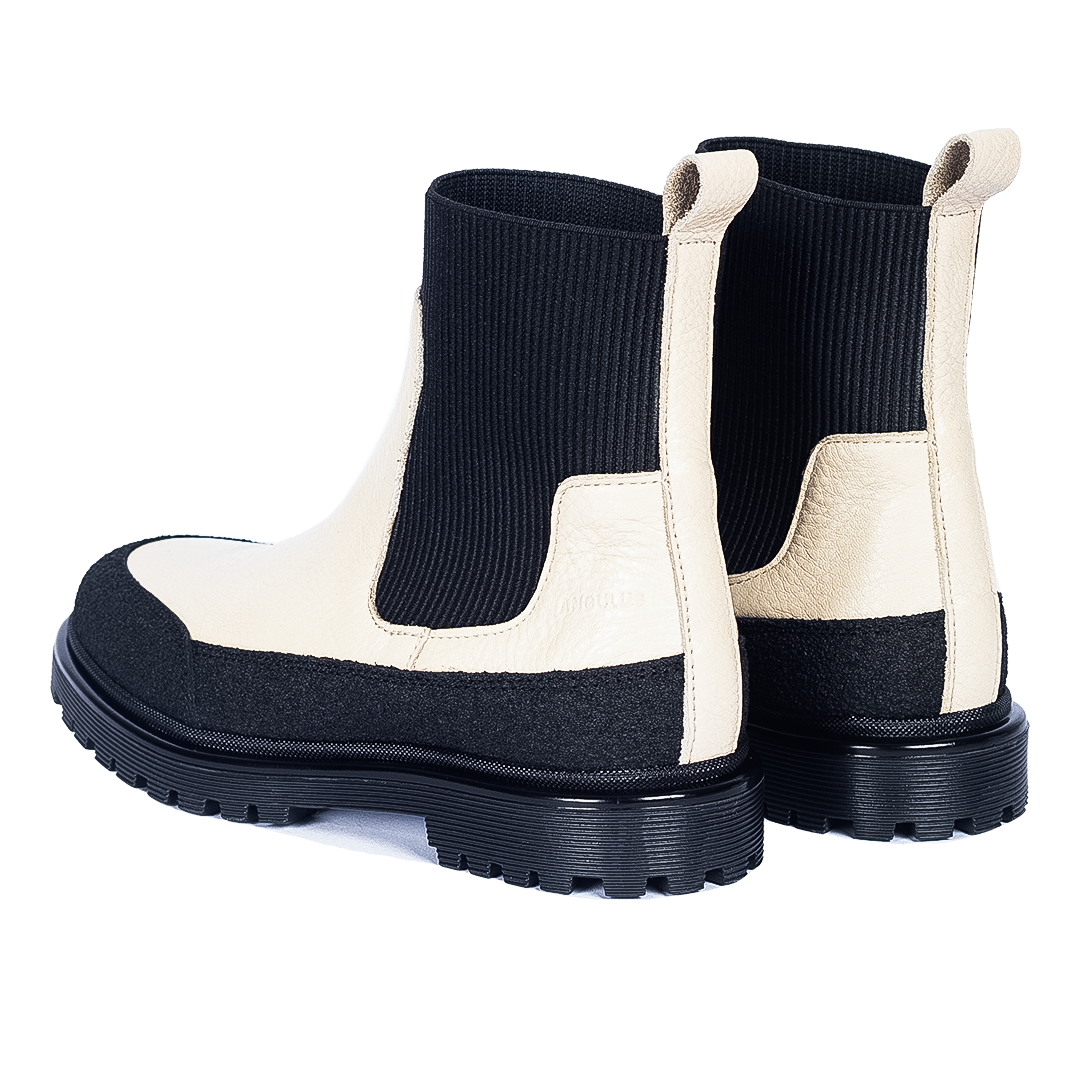 Ankle boot with elastic and track sole