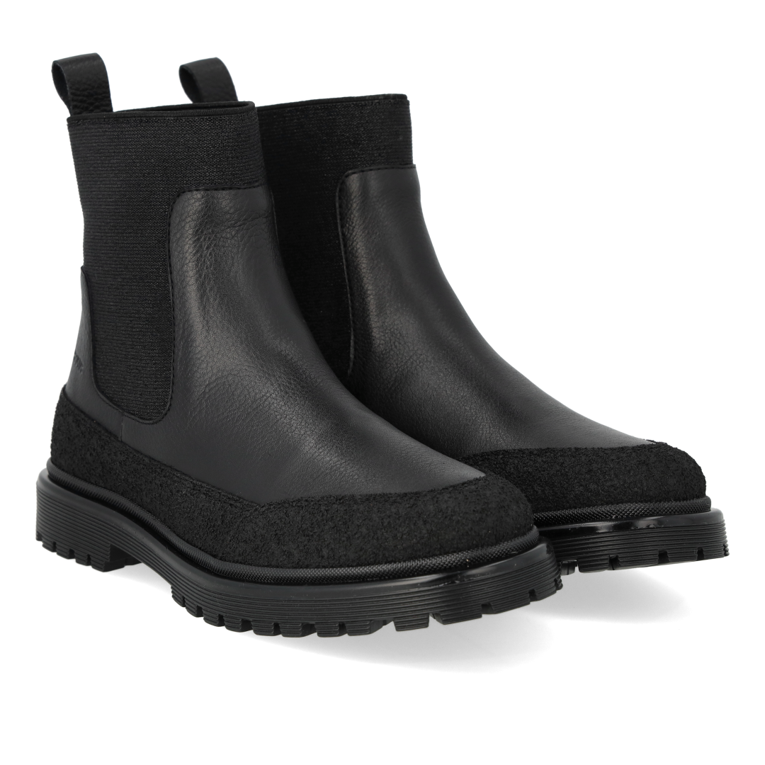 Boot with elastic and lug sole
