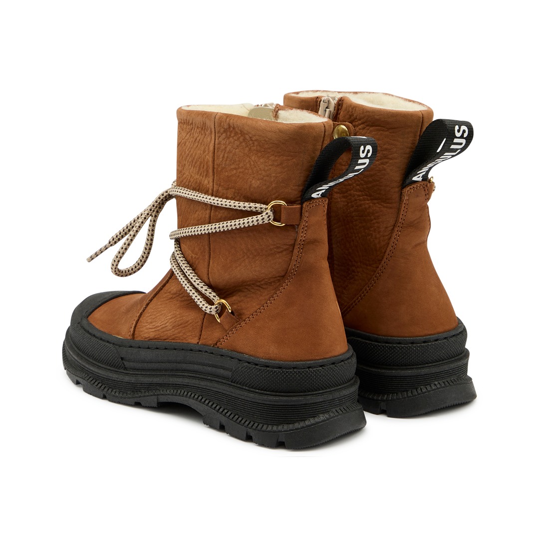 Ankle boot with wool lining and track sole