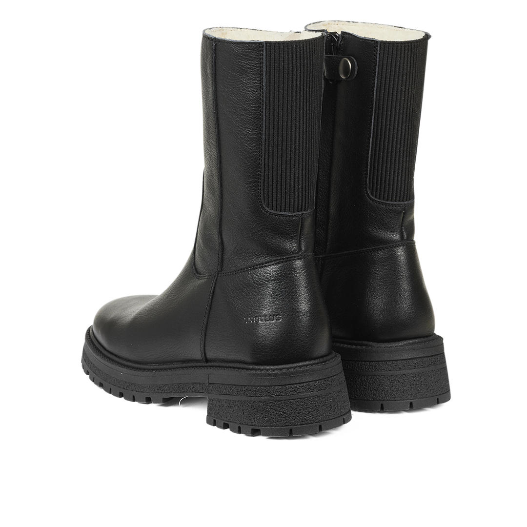 Mid-height boot with elastic and zipper