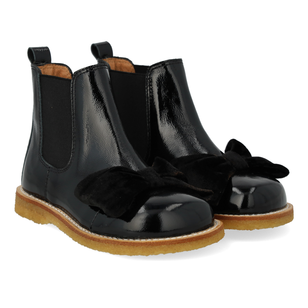 Chelsea boot with velour bow