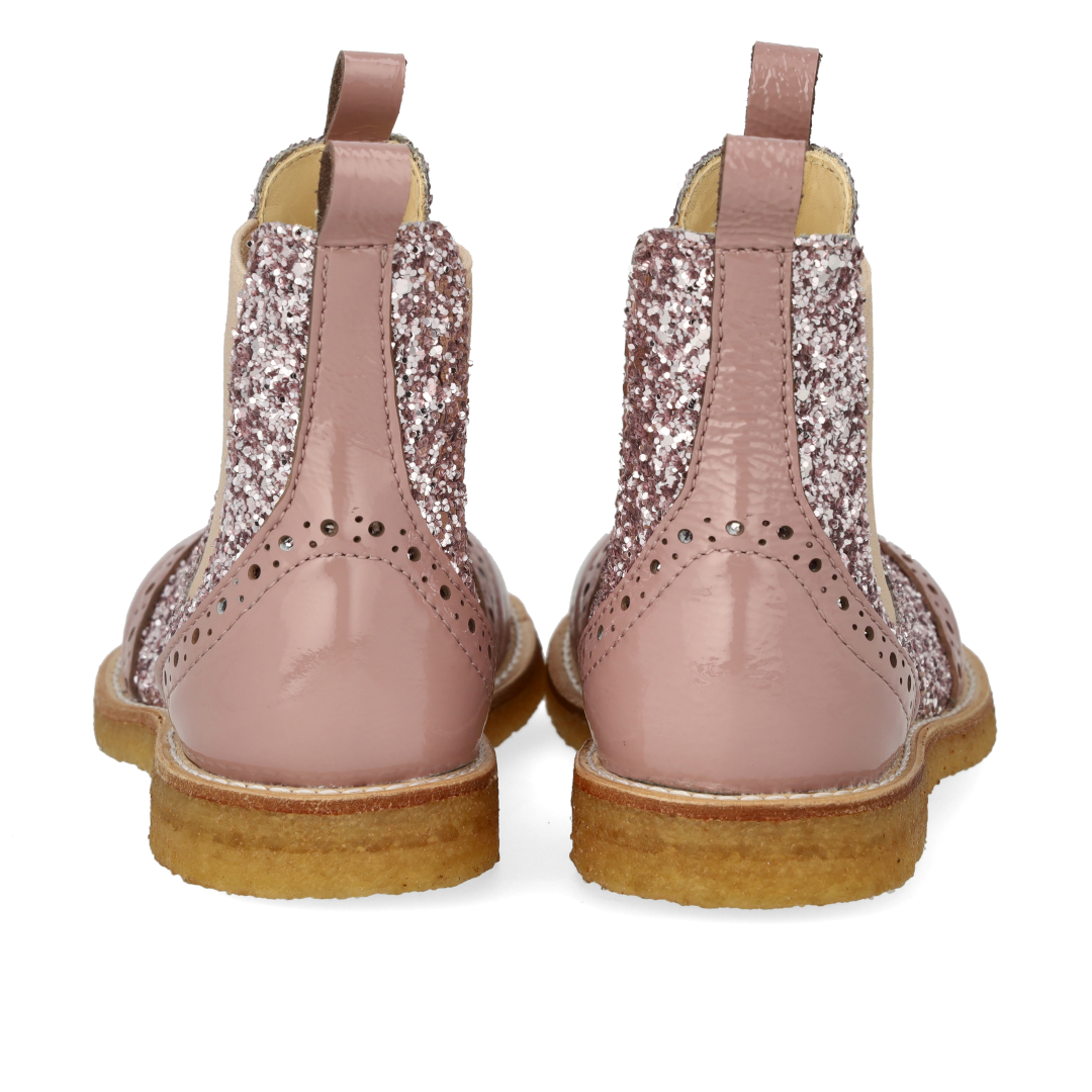 Chelsea boot with brogue perforation pattern