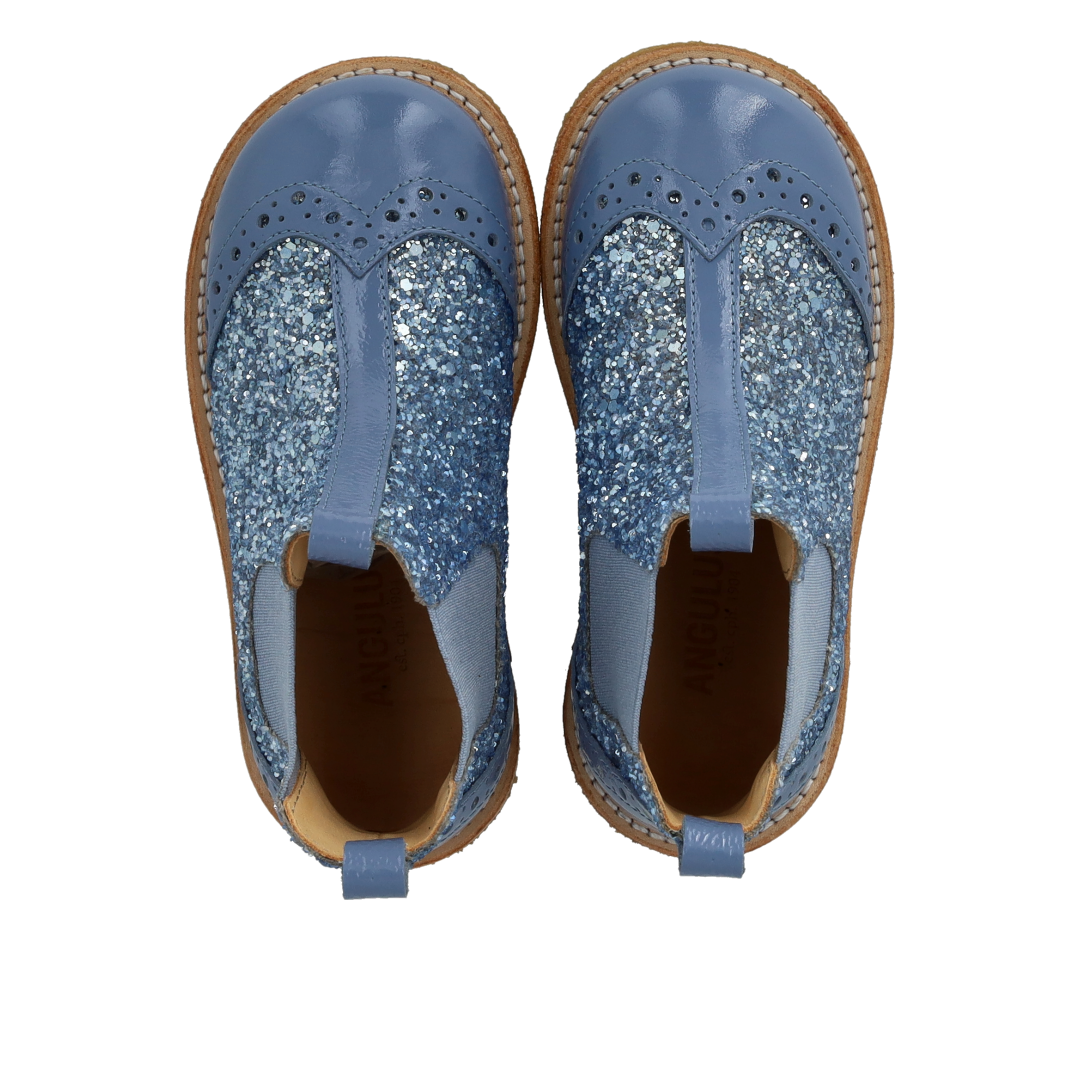 Chelsea boot with brogue perforation