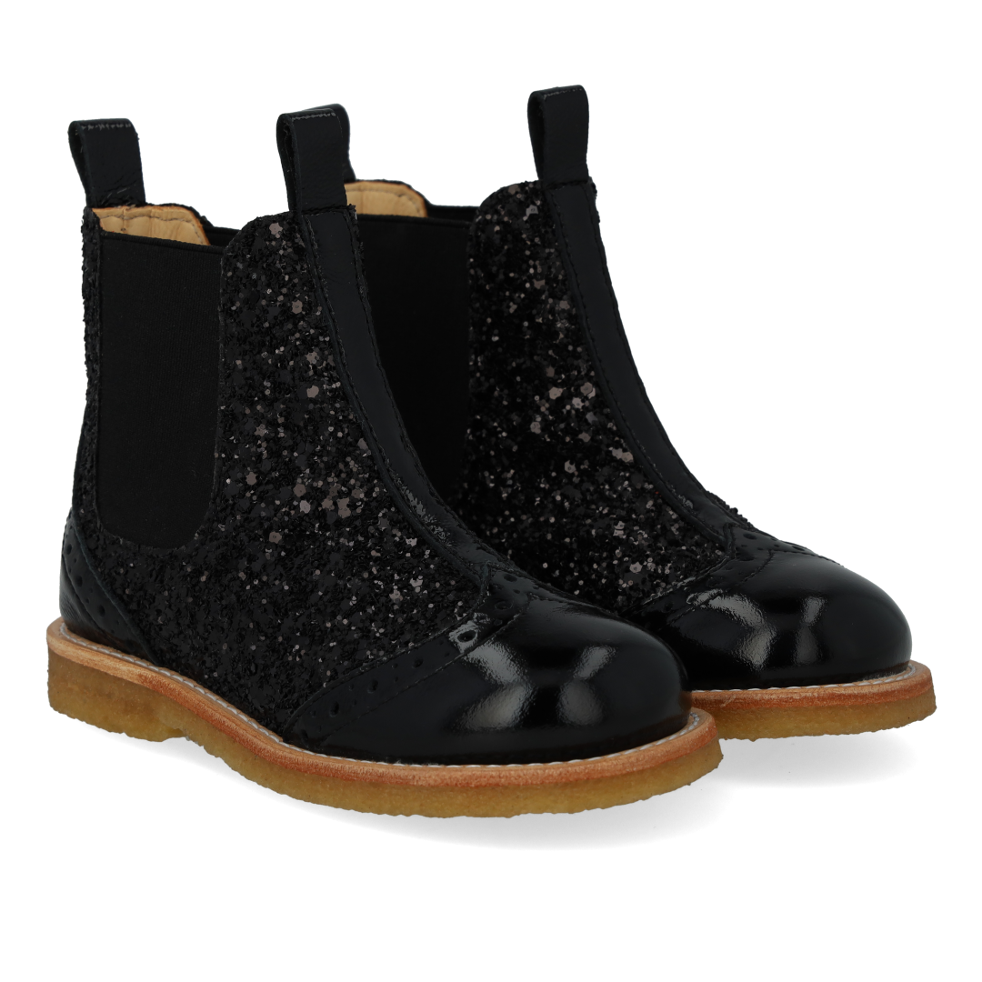 Chelsea boot with brogue perforation