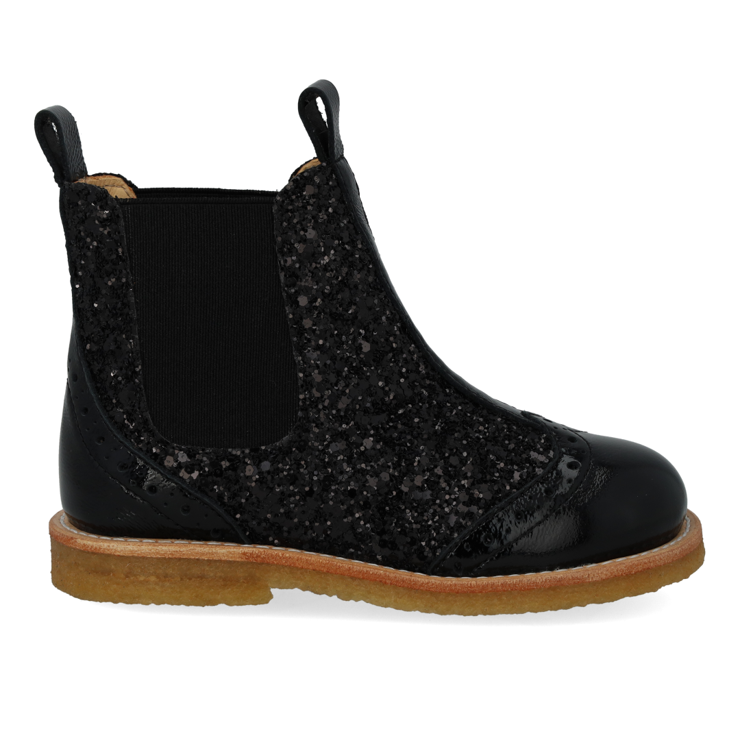 Chelsea boot with brogue perforation