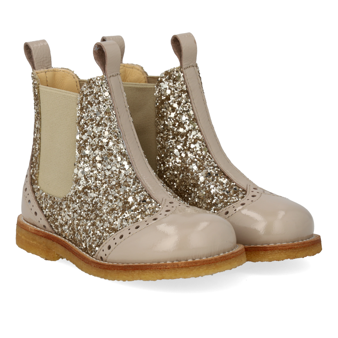 Chelsea boot with brogue perforation