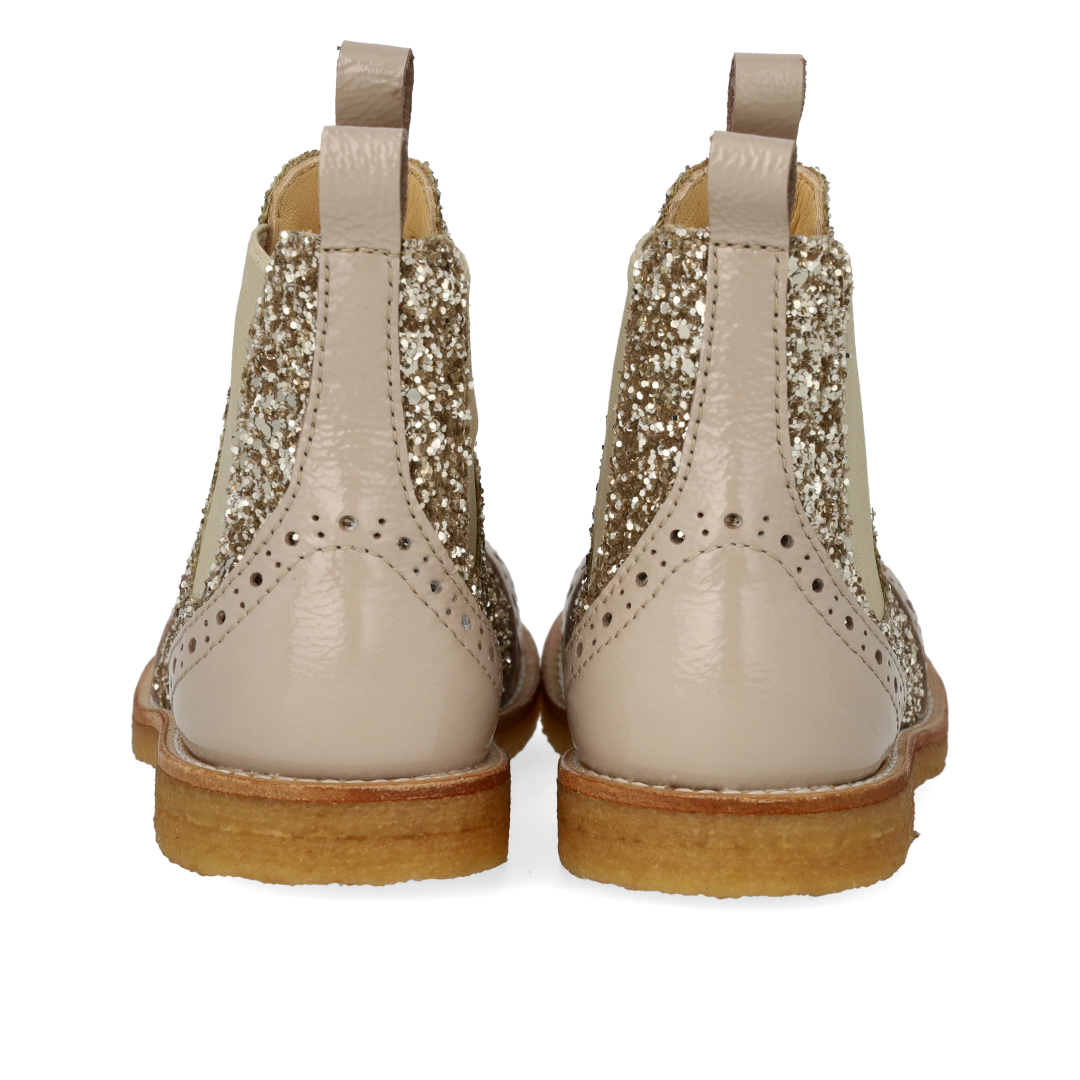 Chelsea boot with brogue perforation