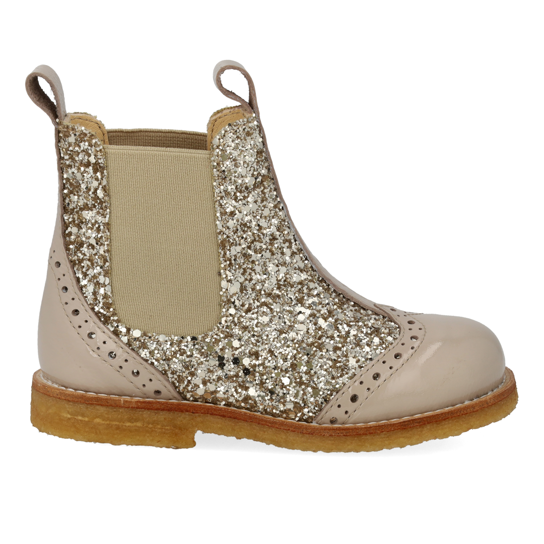 Chelsea boot with brogue perforation