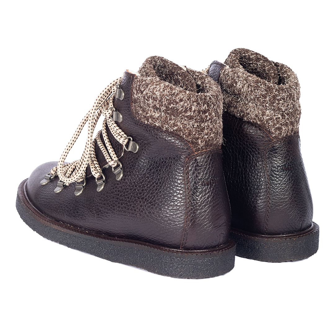 Winter lace-up boot with soft wool lining