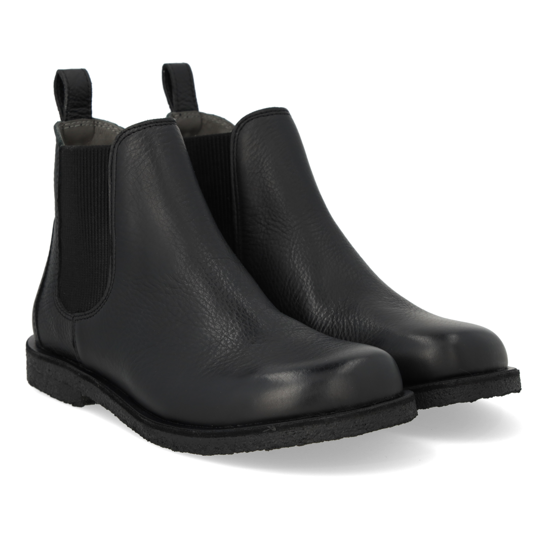 Chelsea boot with elastic panels and wide fit