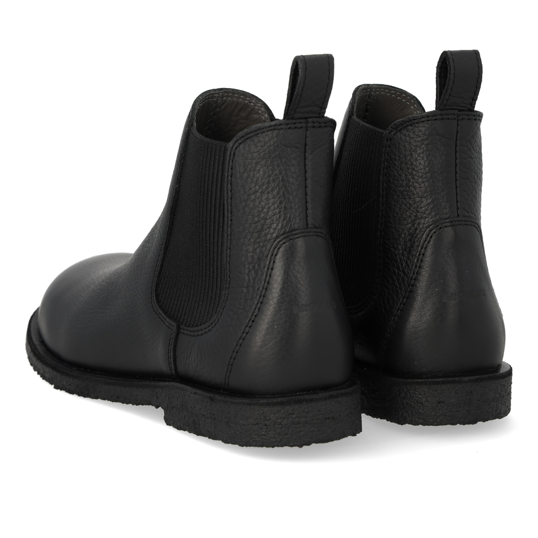 Chelsea boot with elastic panels and wide fit