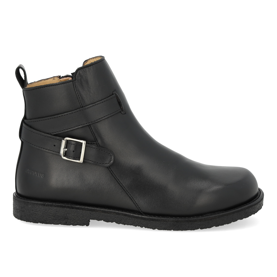 Ankle boot with zipper and wide fit