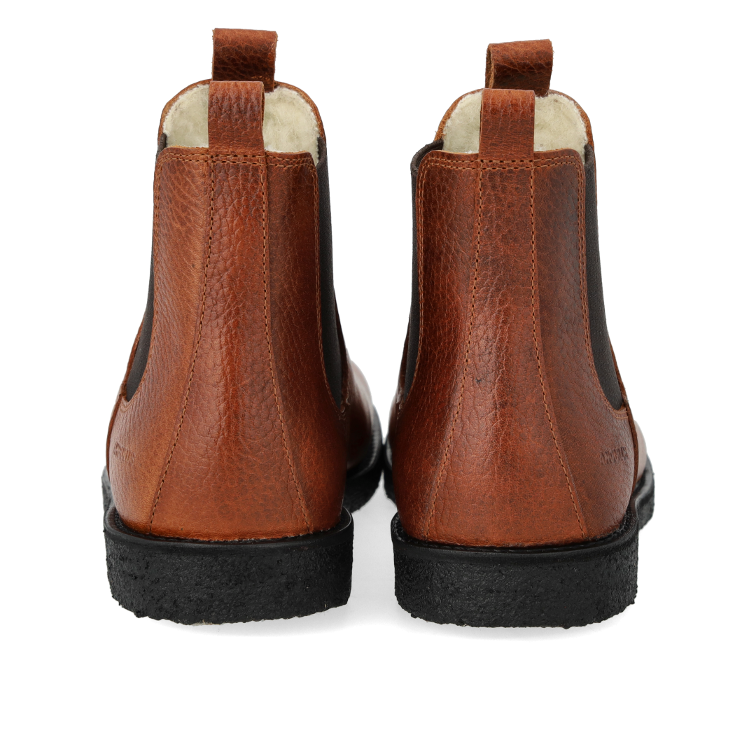 Boot with elastic and wool lining