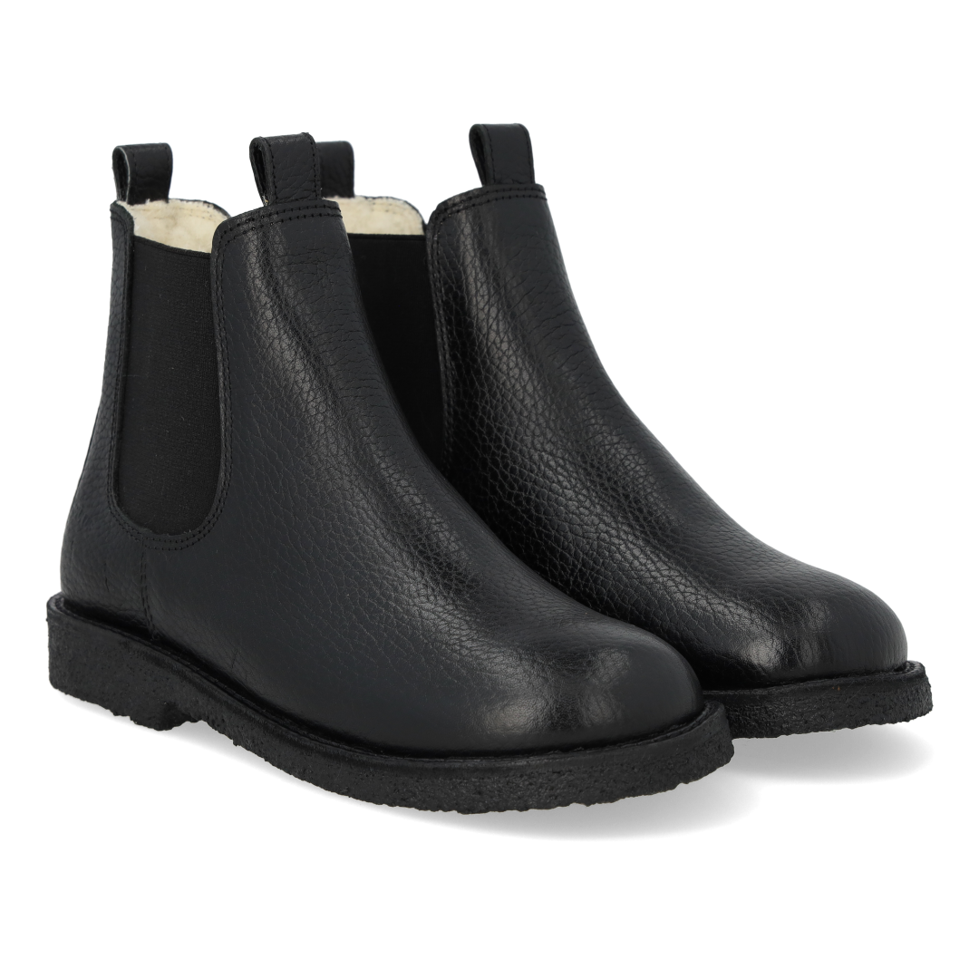 Boot with elastic and wool lining