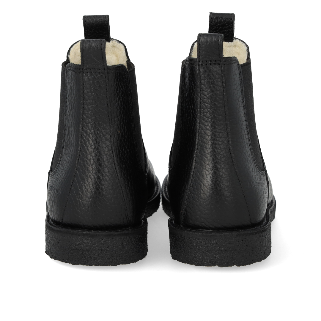 Boot with elastic and wool lining