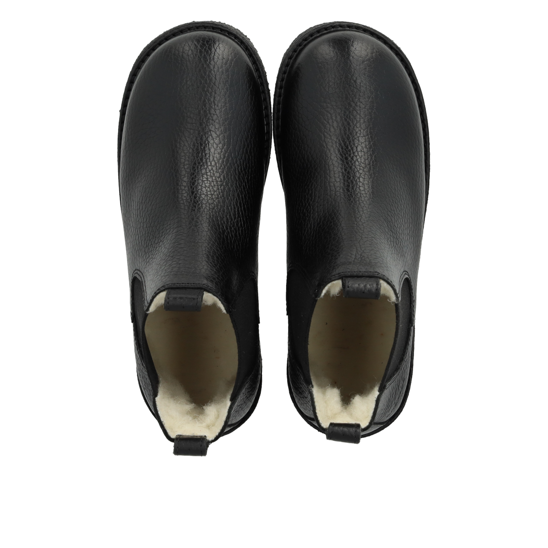 Boot with elastic and wool lining