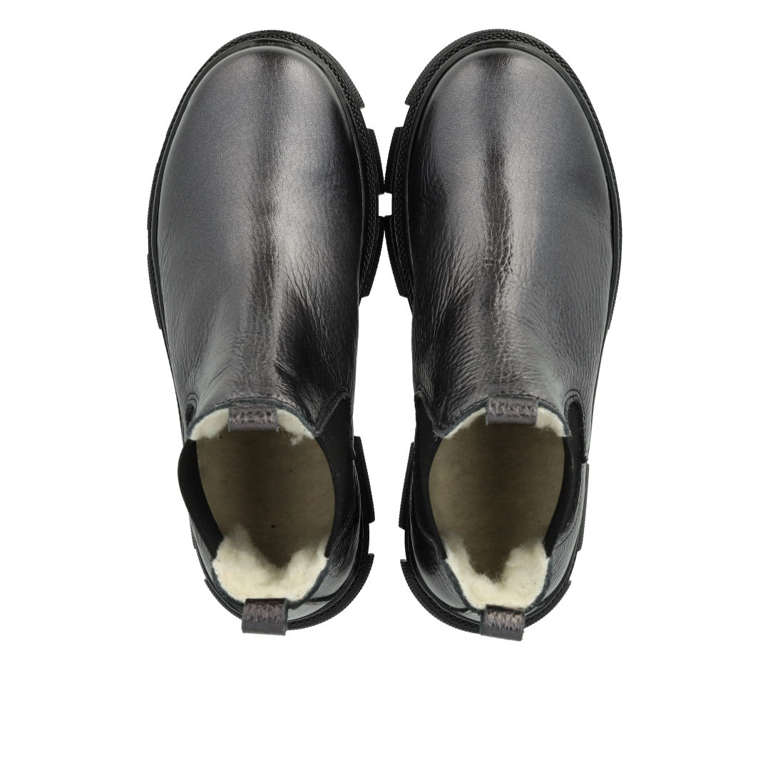 Chelsea boot with elastic and wool lining