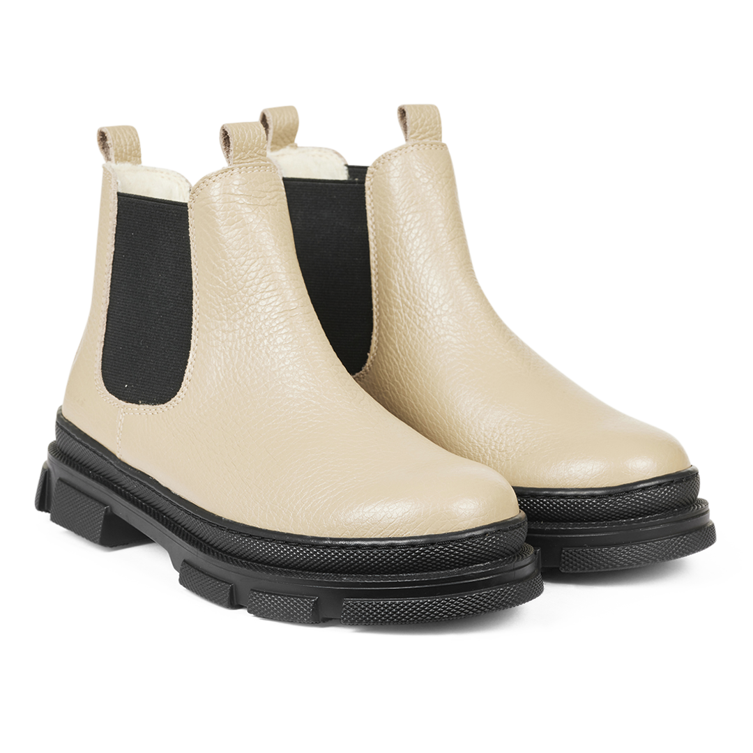 Chelsea boot with elastic and wool lining