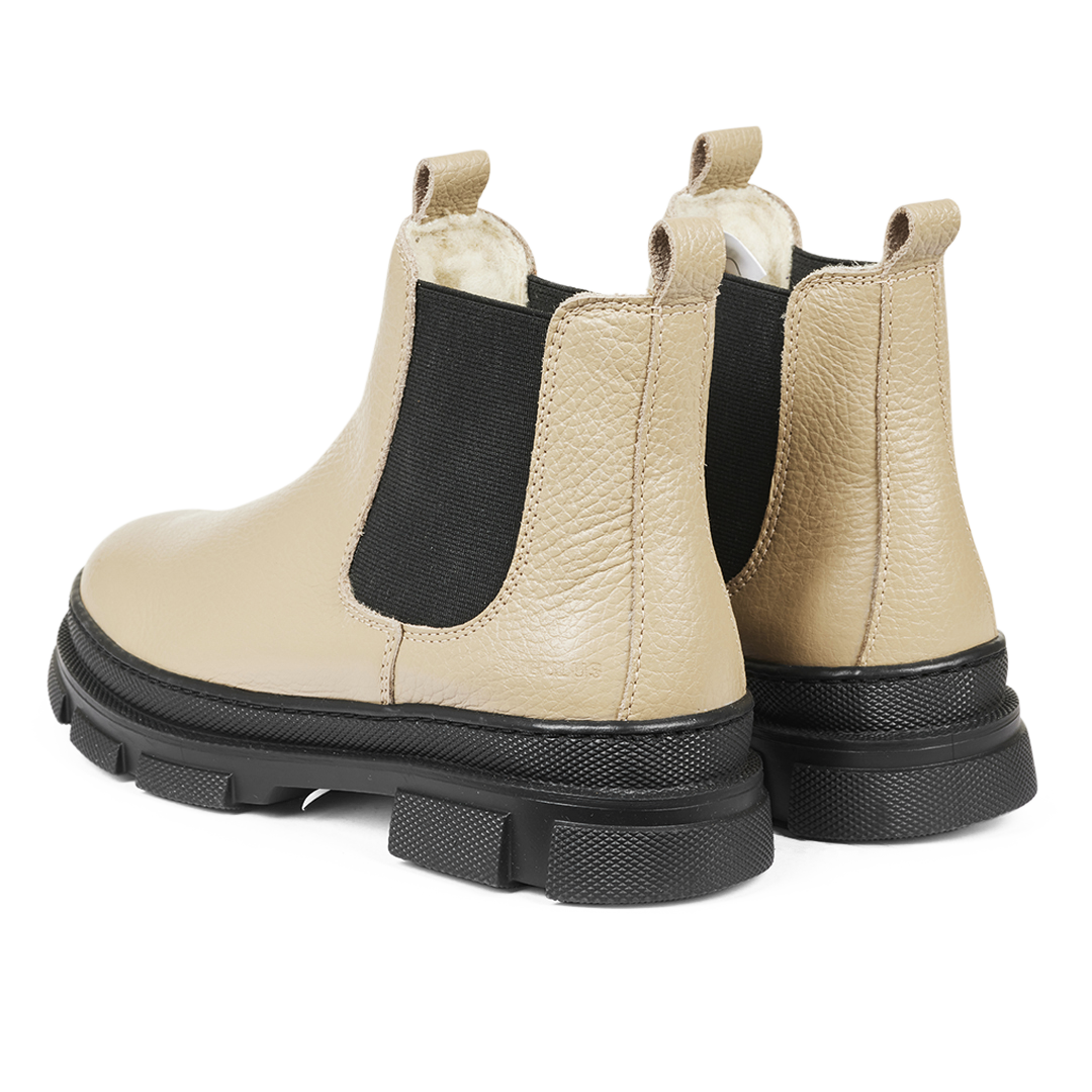 Chelsea boot with elastic and wool lining