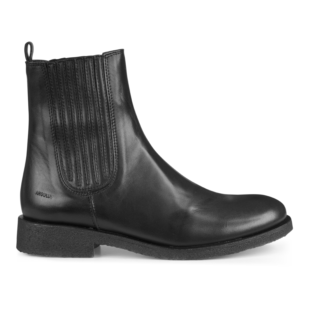 Chelsea boot with elastic