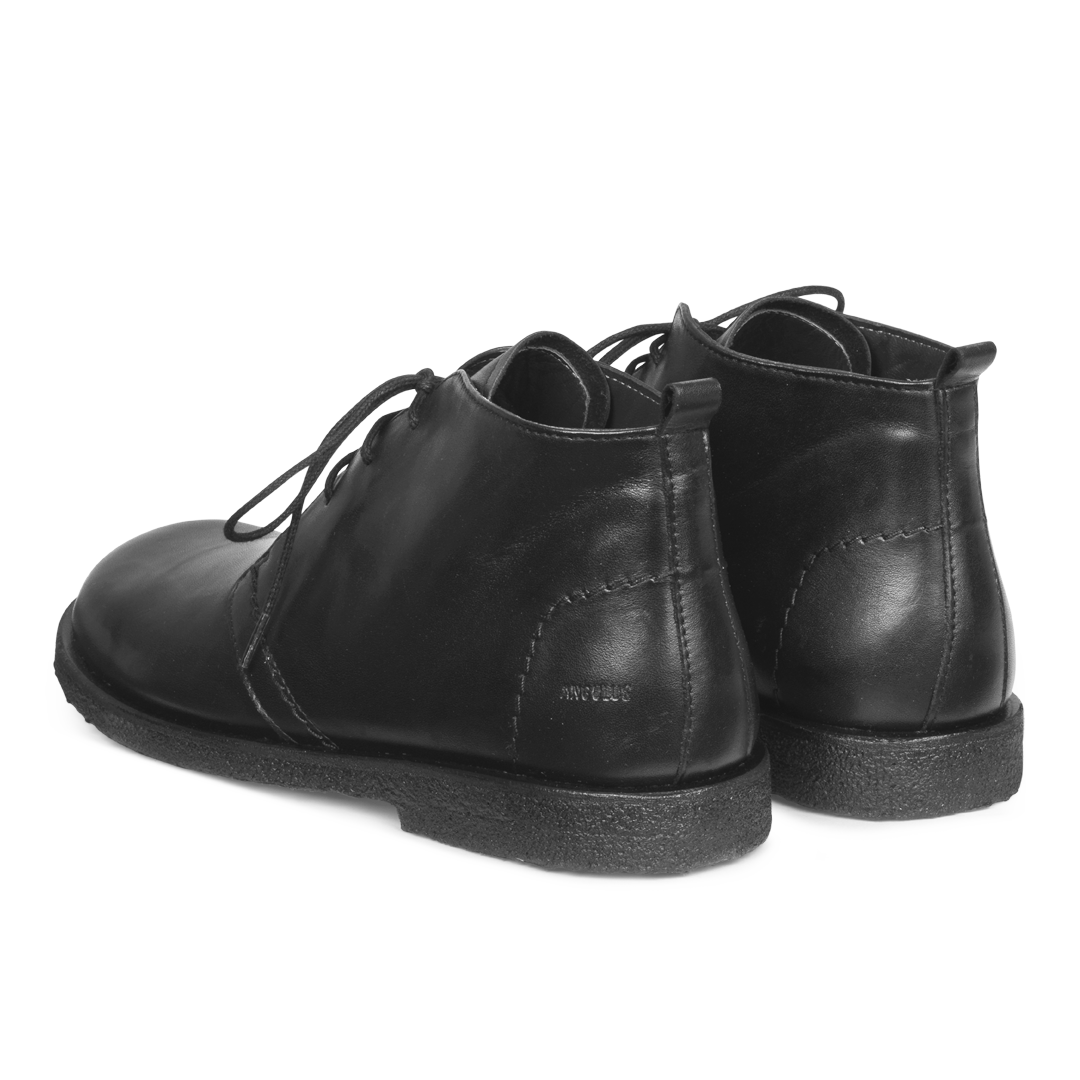 Desert boot with a wide fit