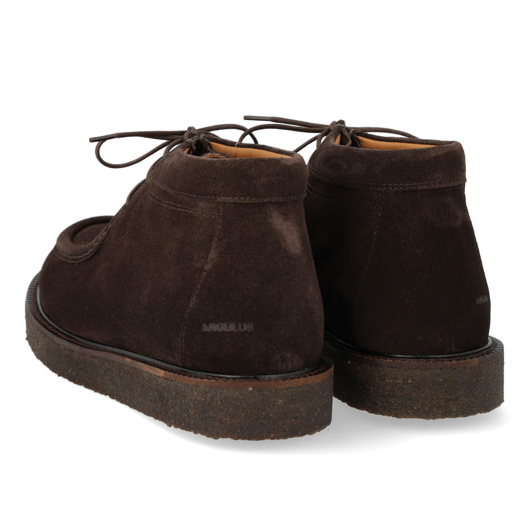 Lace-up shoes with decorative trim