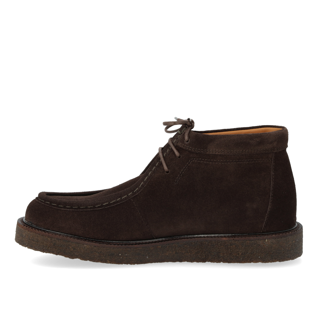 Lace-up shoes with decorative trim