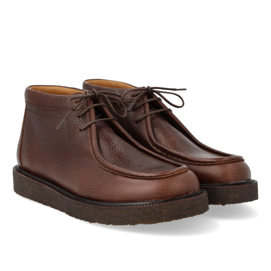 Lace-up shoes with decorative trim