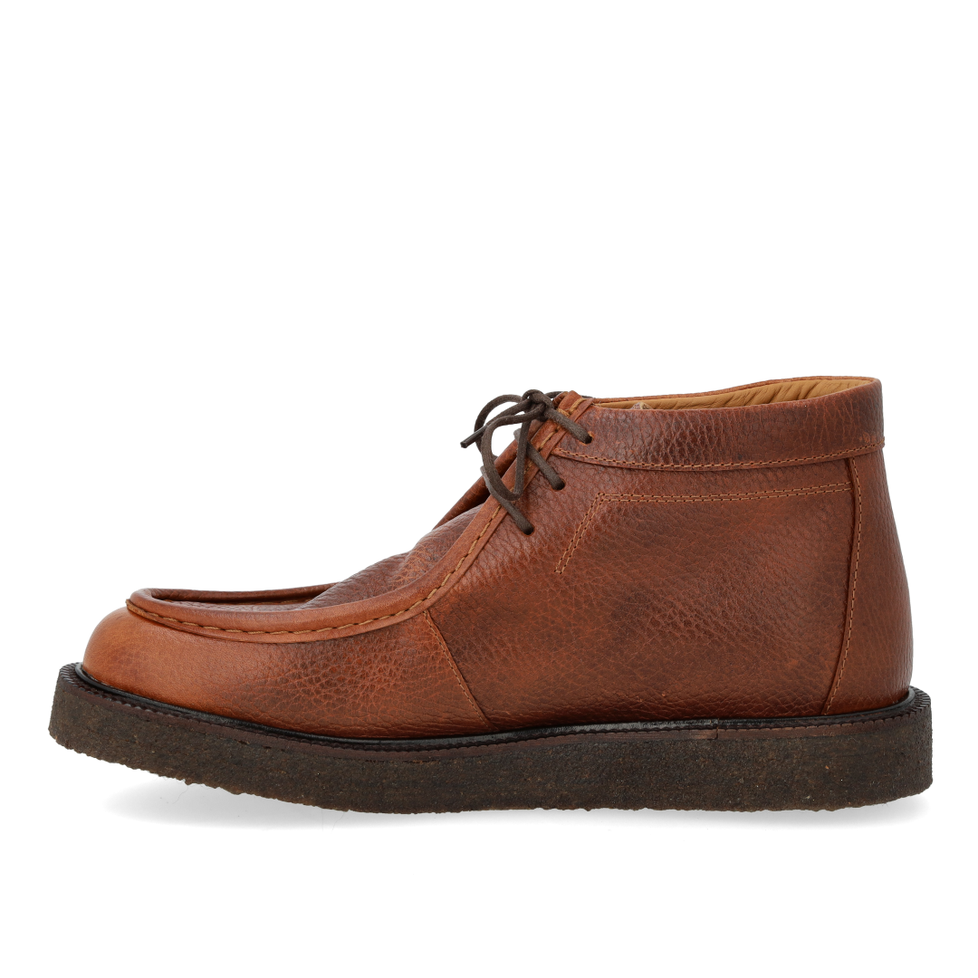 Lace-up shoes with decorative trim
