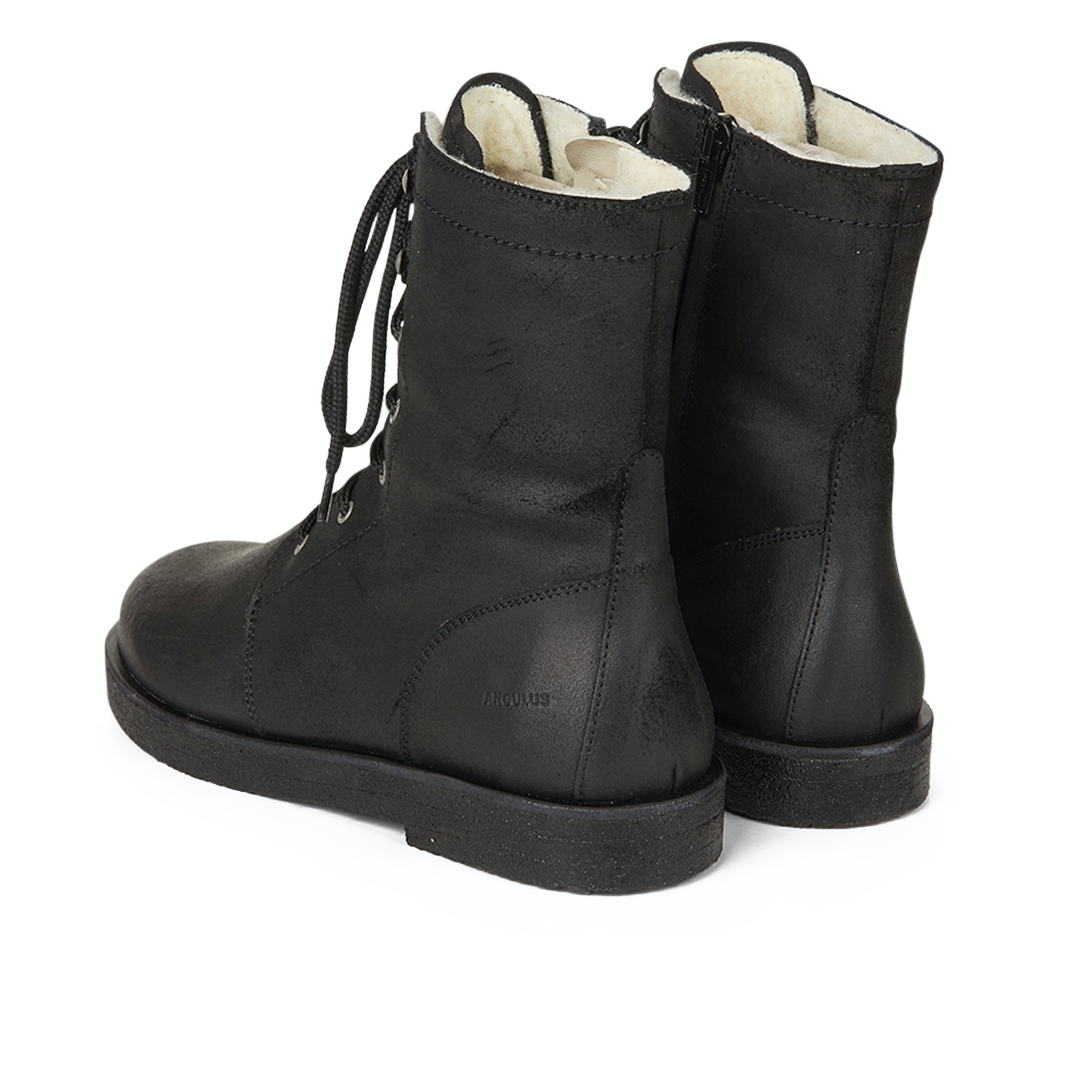 Lace-up boot with wool lining and zipper