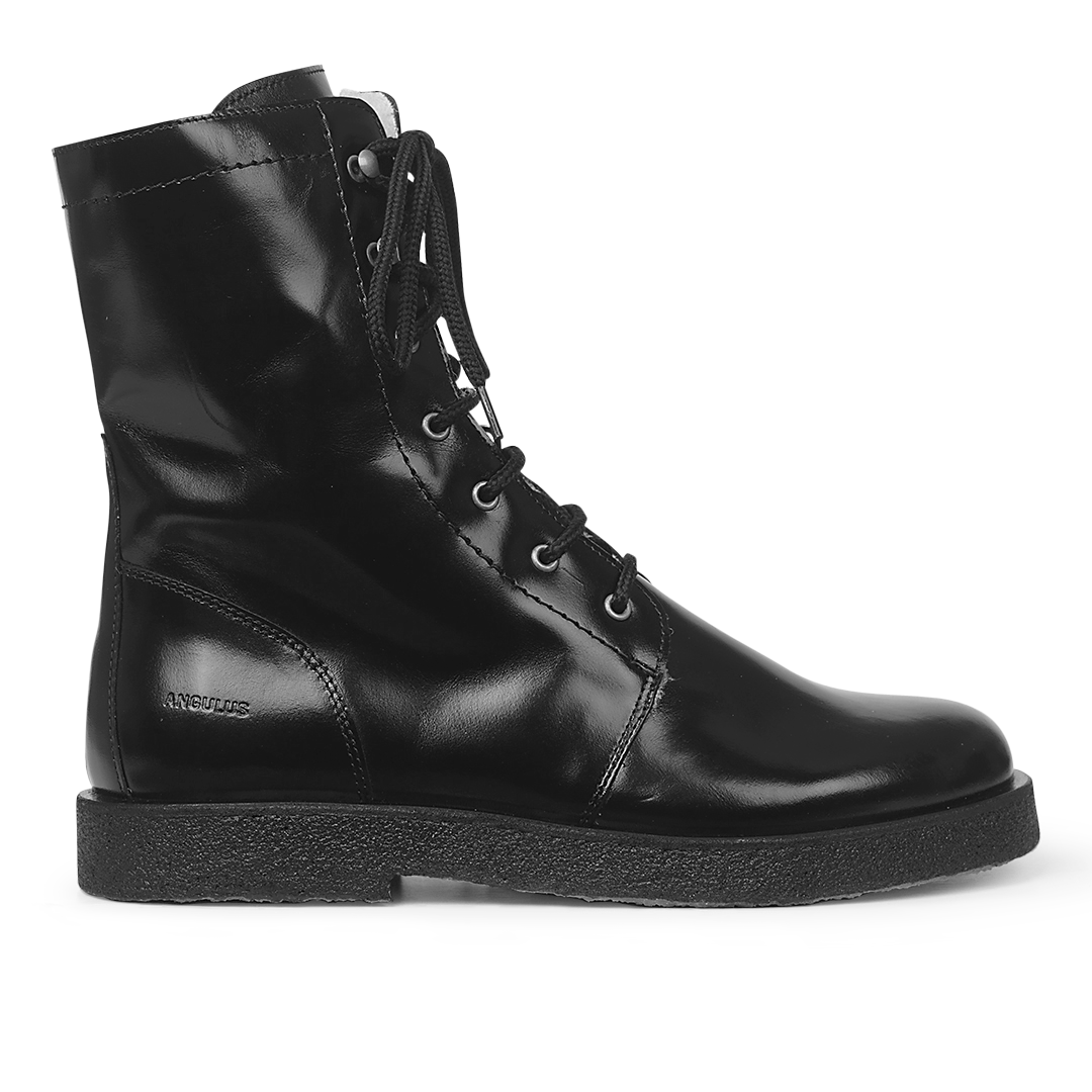 Lace-up boot with wool lining and zipper