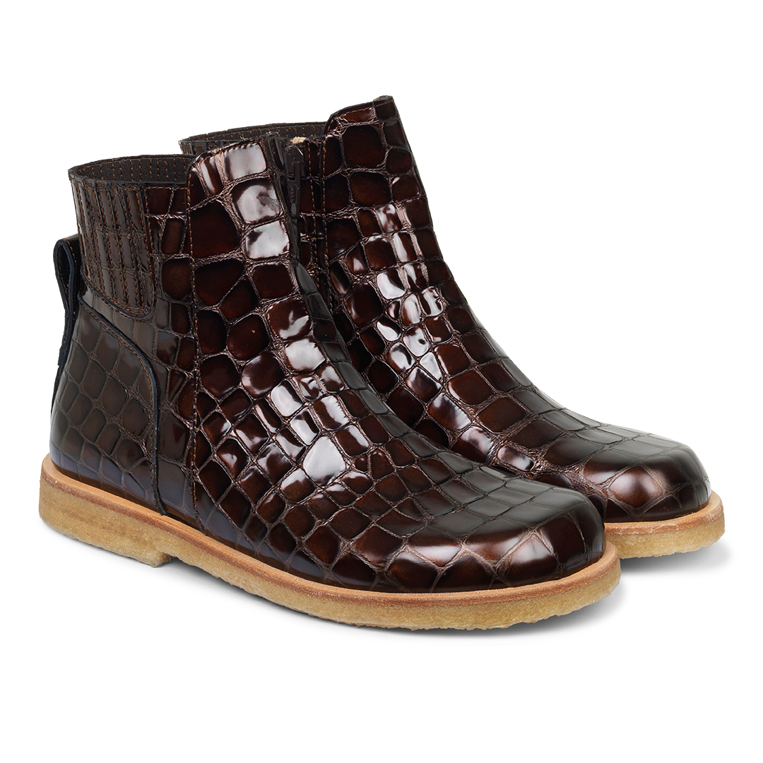 Short-shaft boot