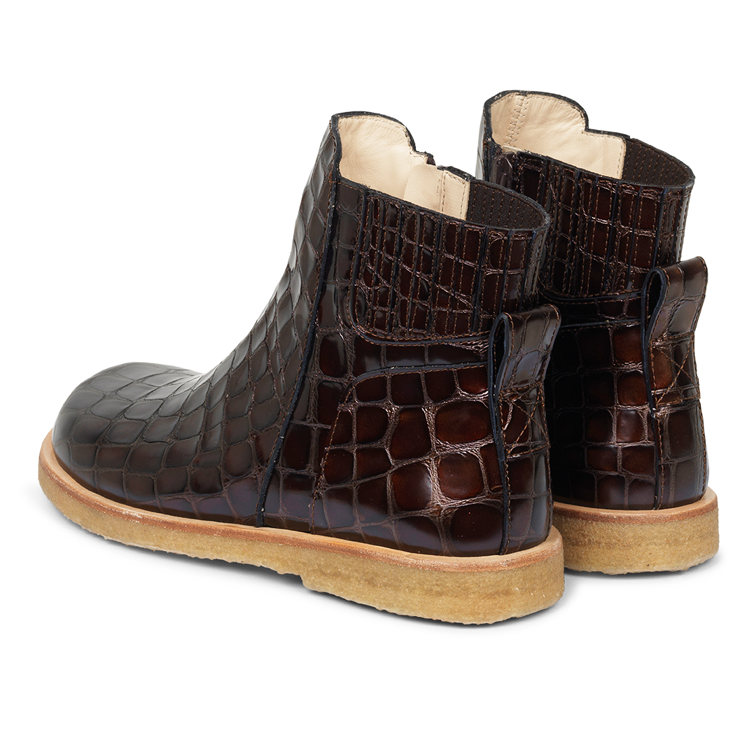 Short-shaft boot