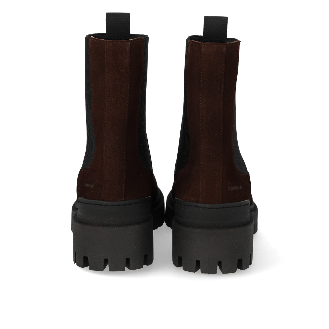 Chelsea boot with elastic