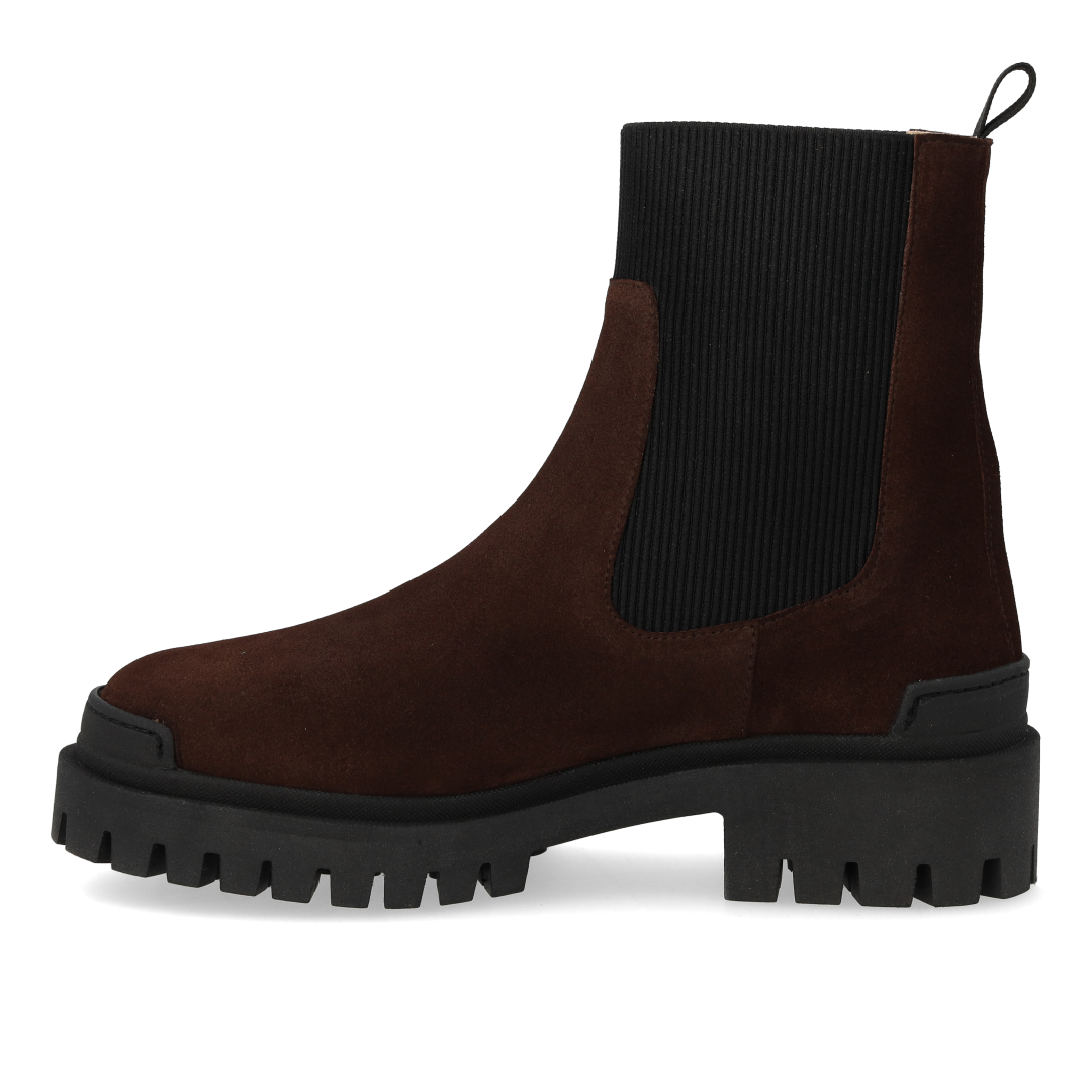 Chelsea boot with elastic