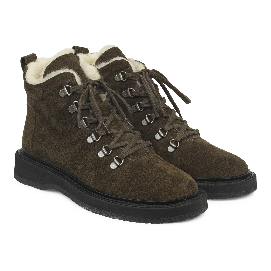 Lace-up boot with wool lining