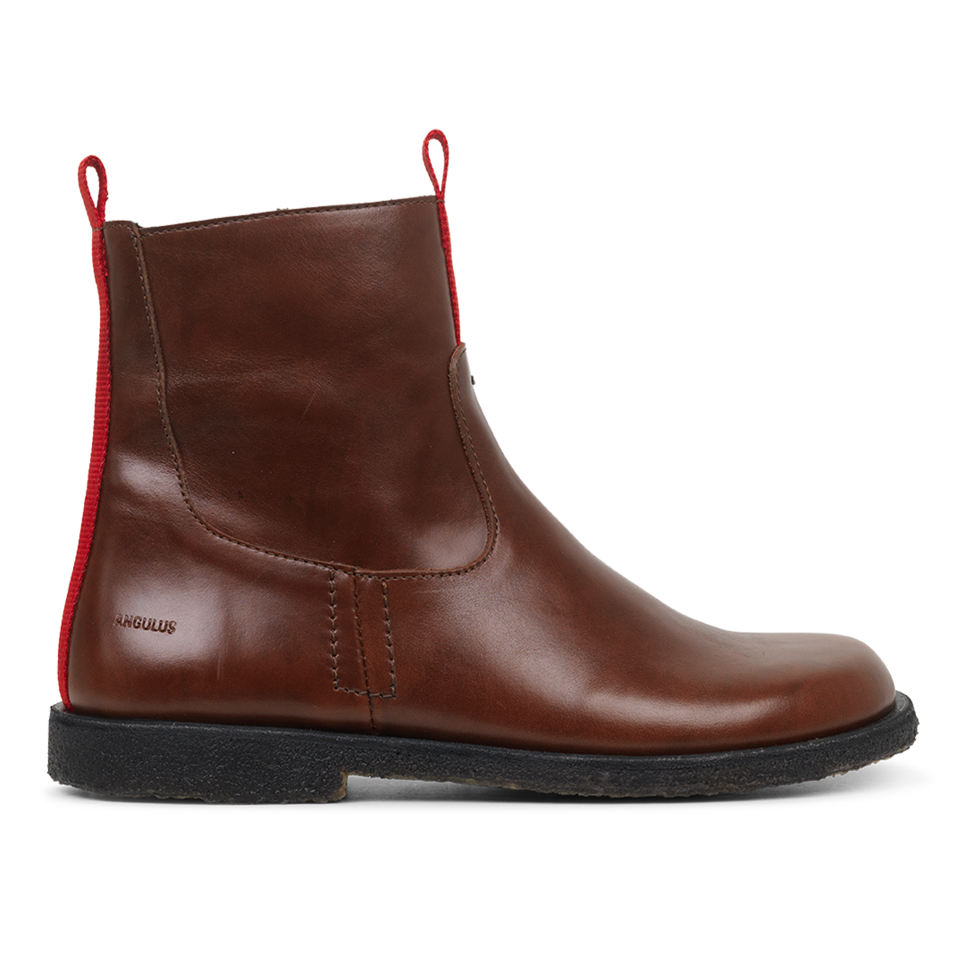 Boot with zipper and wide fit