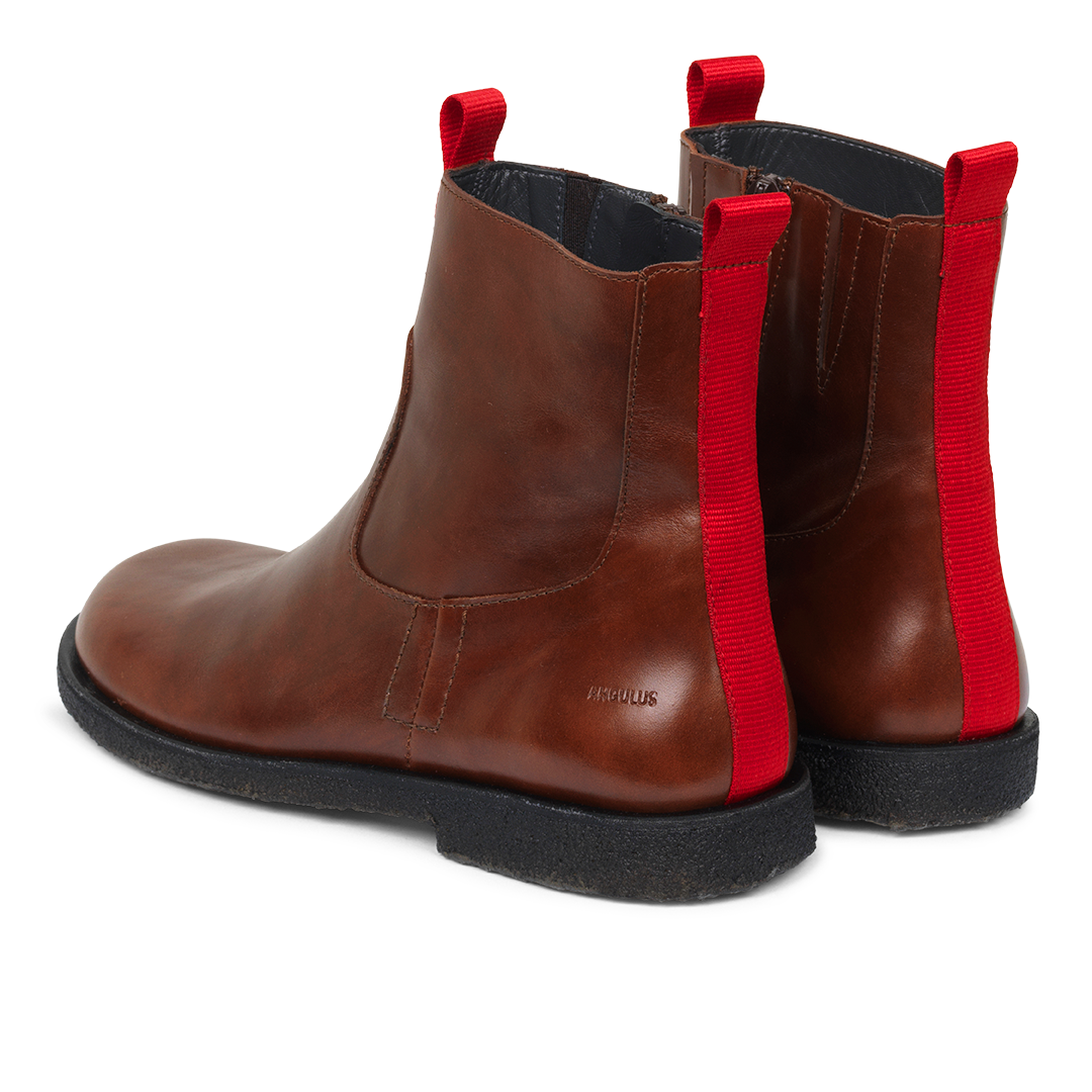 Boot with zipper and wide fit