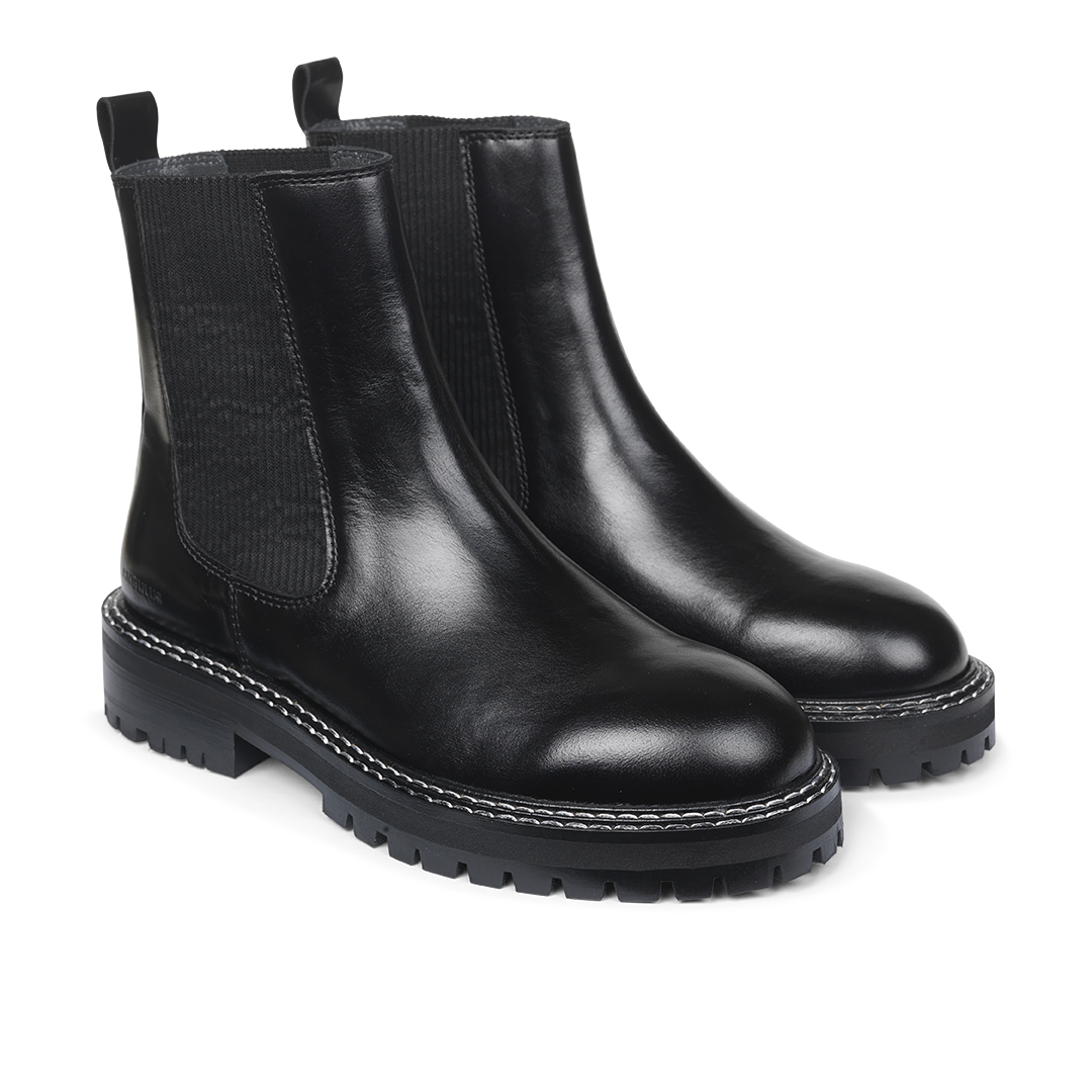 Chelsea boot with elastic