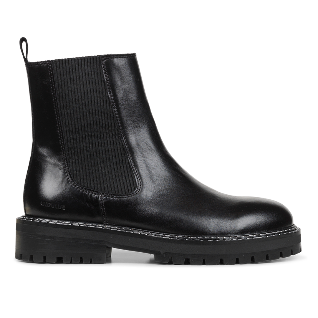 Chelsea boot with elastic