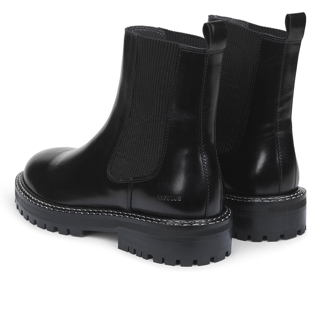 Chelsea boot with elastic