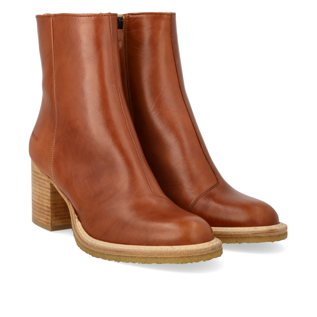 Ankle boot with block heel and zipper