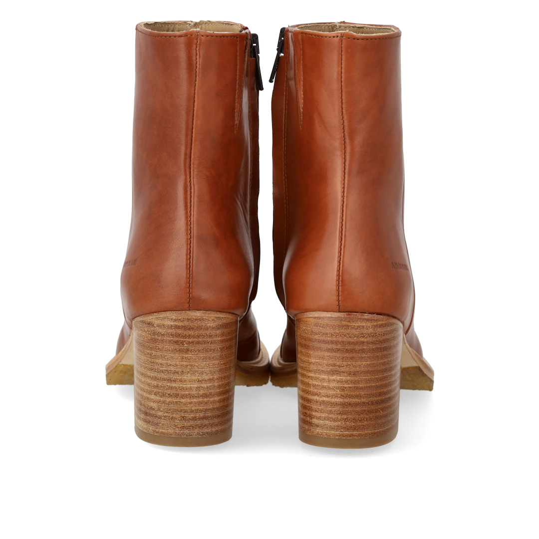 Ankle boot with block heel and zipper