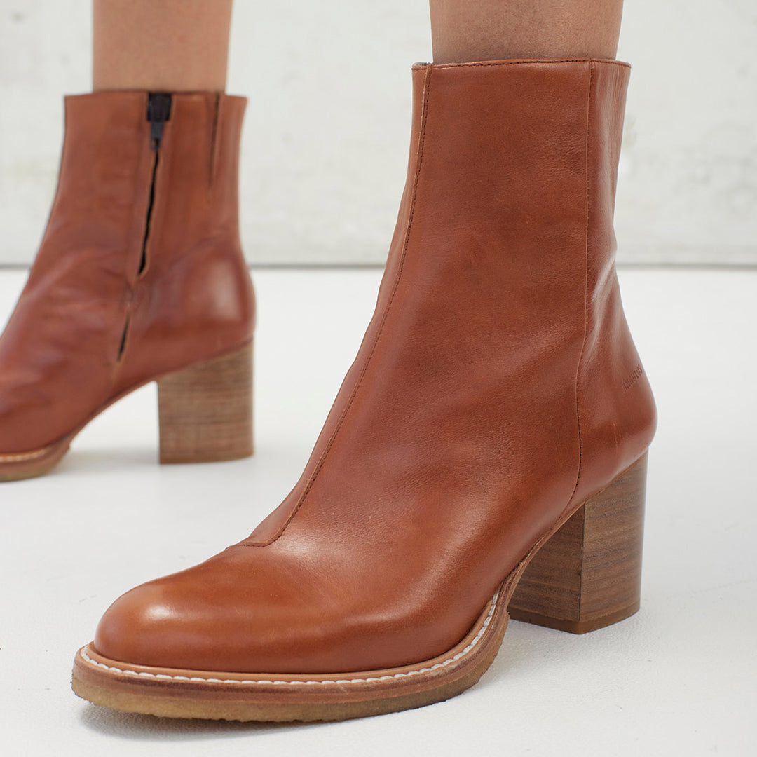 Ankle boot with block heel and zipper