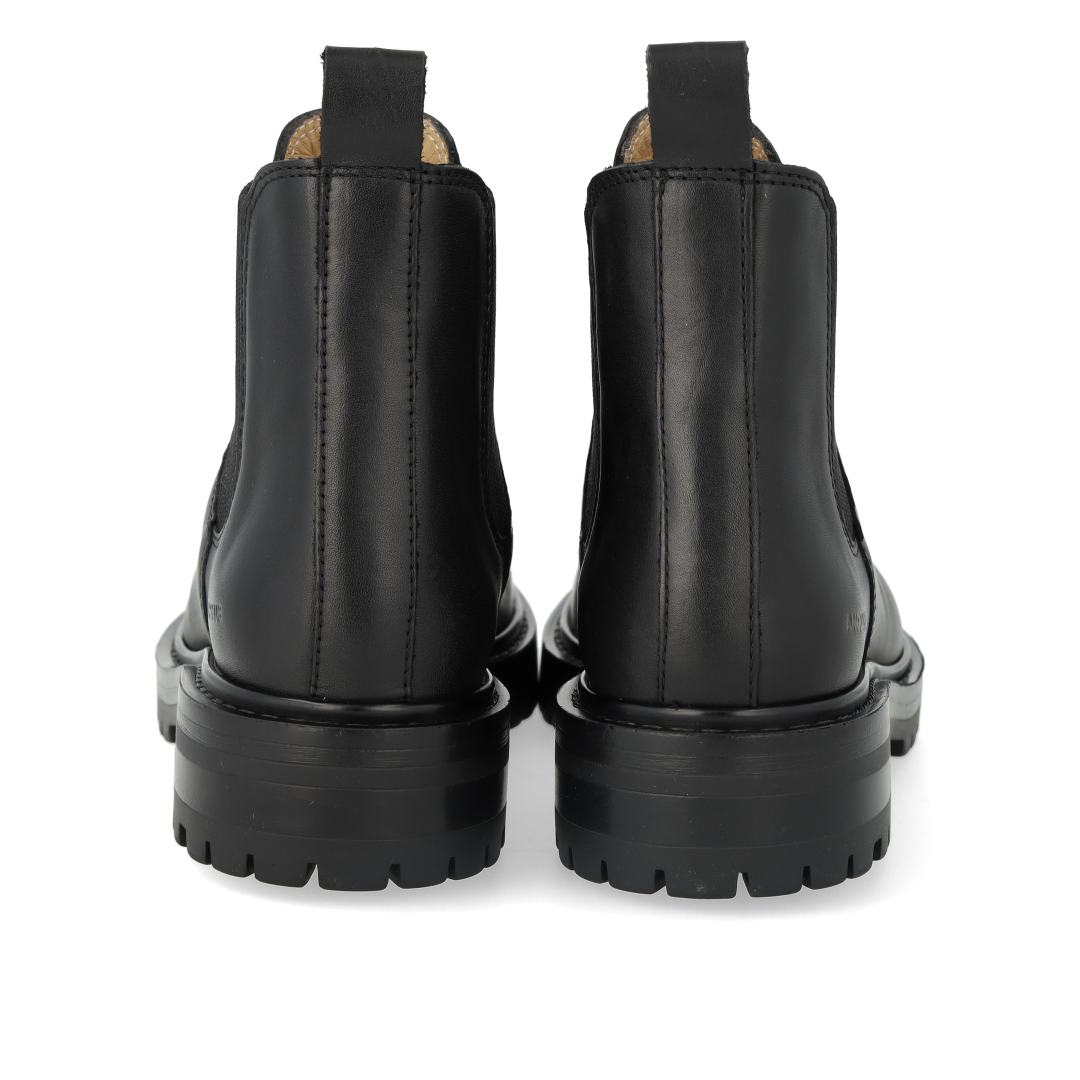 Chelsea boot with elastic