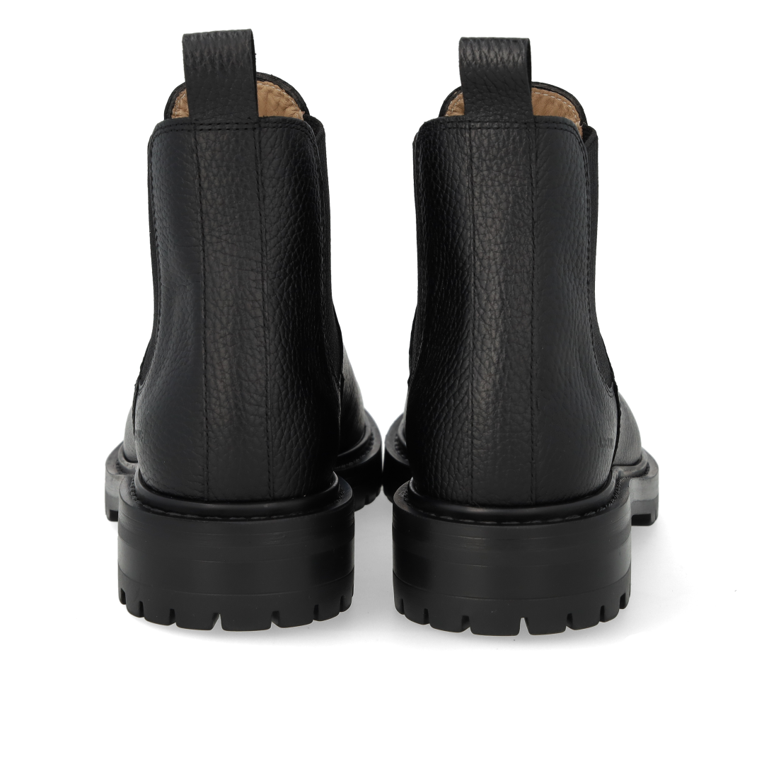 Chelsea boot with elastic