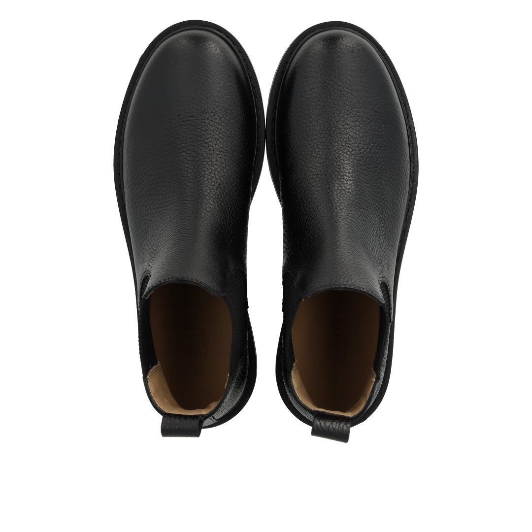 Chelsea boot with elastic