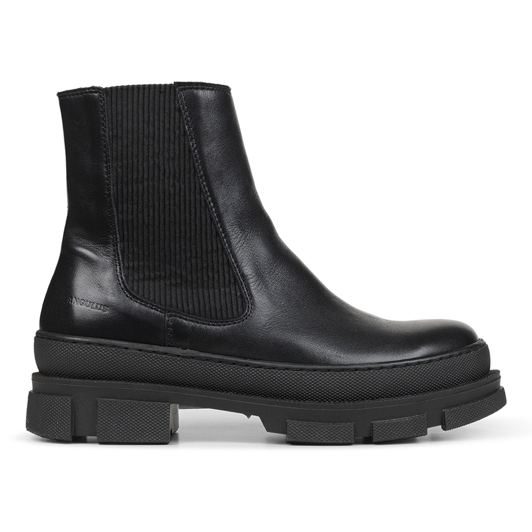Chelsea boot with wool lining