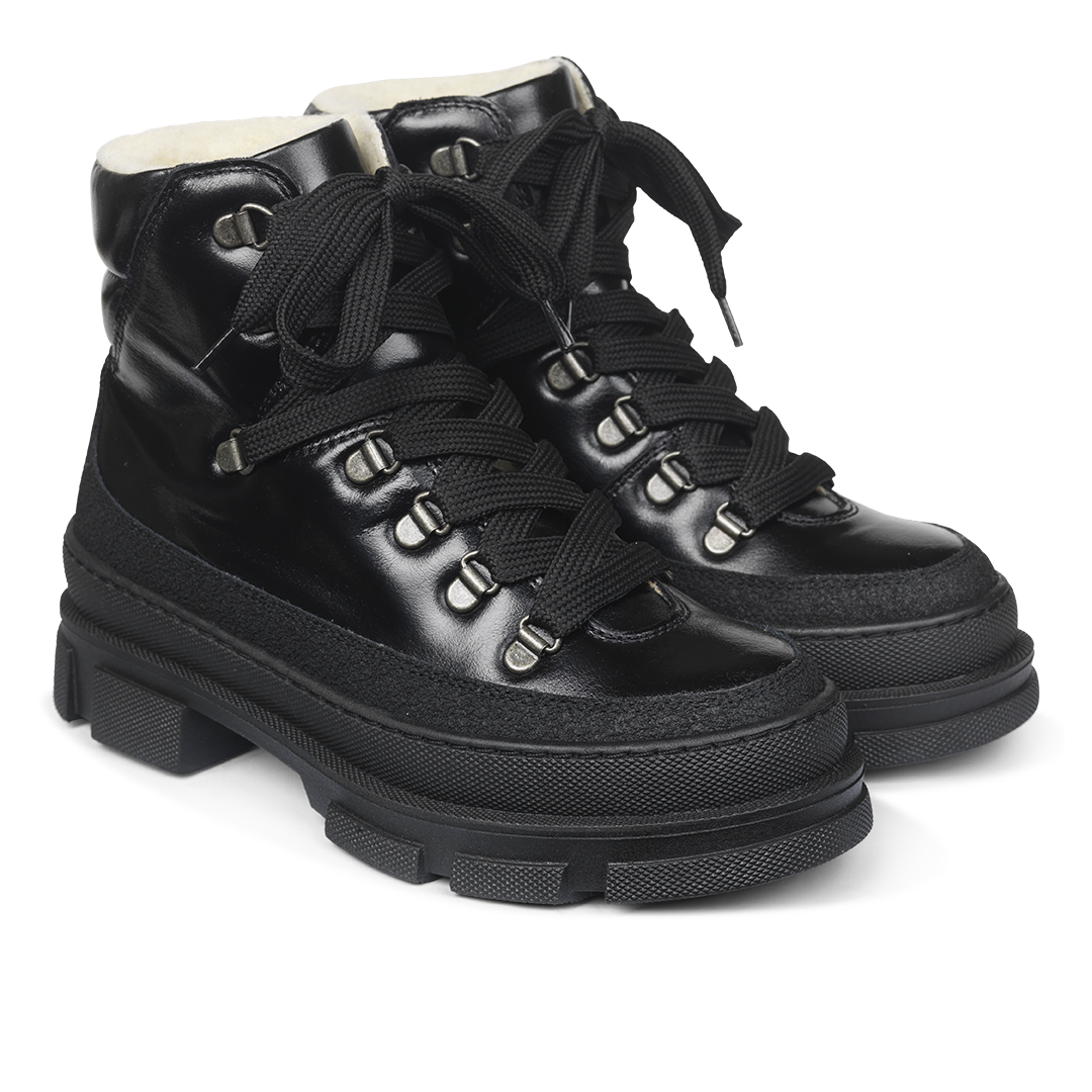 Lace-up boot with soft merino wool lining