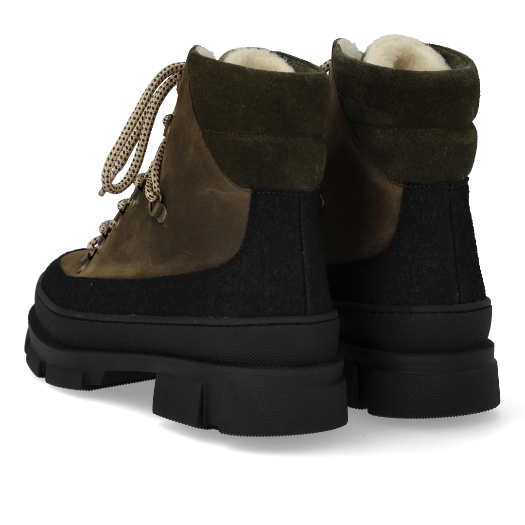Lace-up boot with wool lining